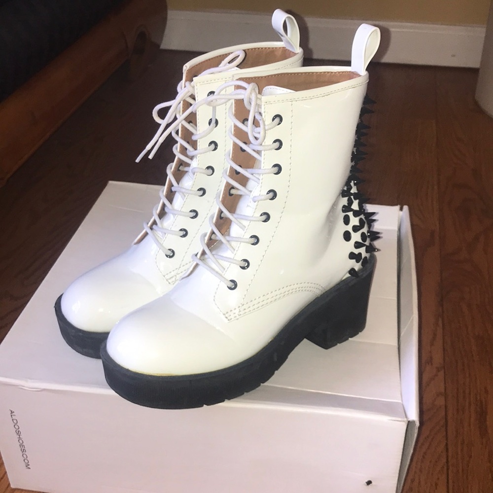 SZ 6 / EU 37 ALDO Spiked Boot